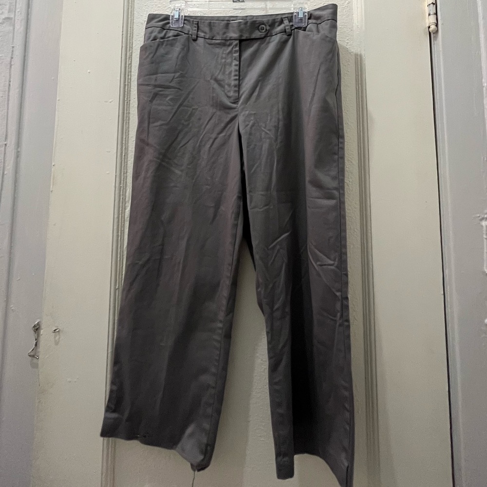 Van Heusen Stretch Gray Pants - Women’s size 12 - crop length